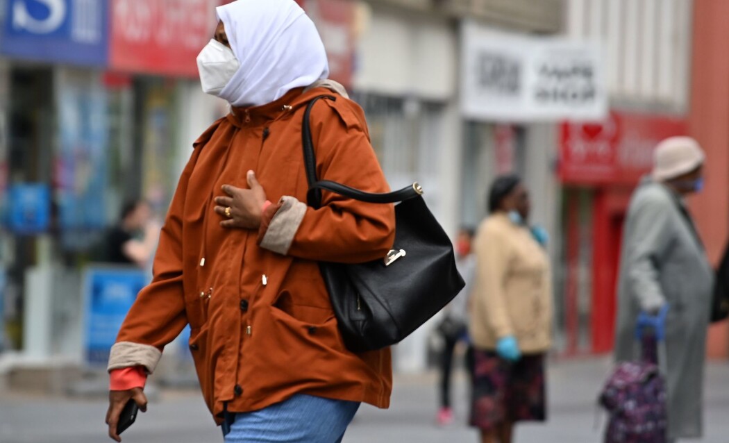 Forskerne bak rapporten understreker likevel at det er stor usikkerhet knyttet til hvordan pandemien vil utvikle seg til vinteren. Forskerne bak rapporten understreker likevel at det er stor usikkerhet knyttet til hvordan pandemien vil utvikle seg til vinteren.