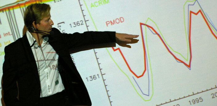 Gunnar Myhre sier at forskerne kan se klimavariasjoner som skyldes sola og vulkansk aktivitet, men at de kraftige klimaendringene de siste århundrene skyldes menneskelige utslipp. (Foto: Bjørnar Kjensli) Gunnar Myhre sier at forskerne kan se klimavariasjoner som skyldes sola og vulkansk aktivitet, men at de kraftige klimaendringene de siste århundrene skyldes menneskelige utslipp. (Foto: Bjørnar Kjensli)