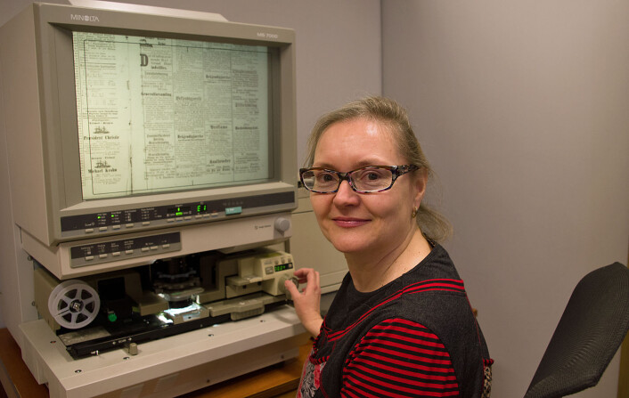 Mikrofilmene av 100 år gamle aviser på Gunnerusbiblioteket har gitt Anne Margrete Fiskvik stoff til en bok om modernismens inntok i norsk dans. (Foto: Georg Mathisen) Mikrofilmene av 100 år gamle aviser på Gunnerusbiblioteket har gitt Anne Margrete Fiskvik stoff til en bok om modernismens inntok i norsk dans. (Foto: Georg Mathisen)