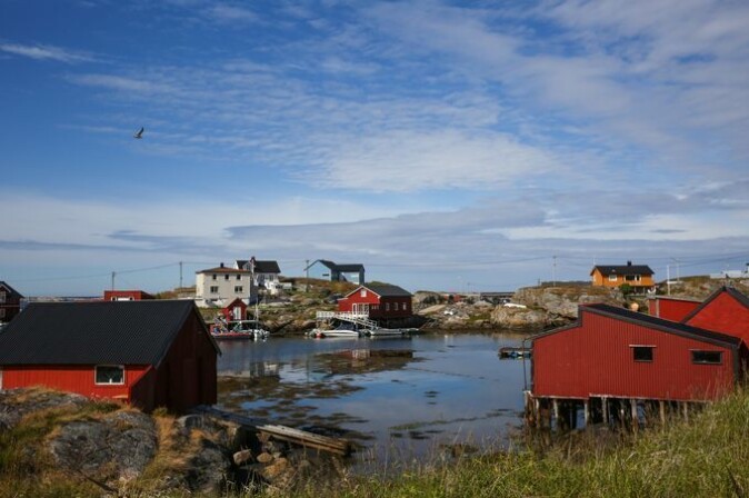 Mausund bærer preg av å være et gammelt fiskevær. I dag er øygruppen på vei til å bli mer og mer populær innen forkning og undervisning. Mausund bærer preg av å være et gammelt fiskevær. I dag er øygruppen på vei til å bli mer og mer populær innen forkning og undervisning.