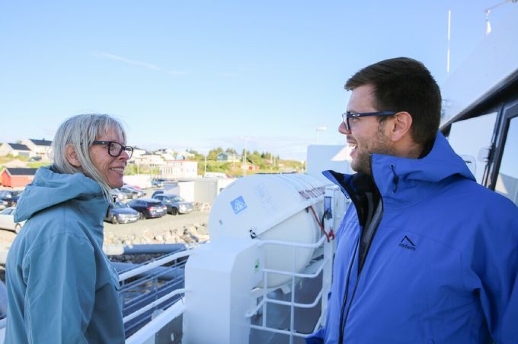 En nysgjerrig fergepassasjer må spørre Alberto hva i alle dager han har bakpå lasteplanet. Han er mer enn villig til å forklare Autonaut til de som lurer. En nysgjerrig fergepassasjer må spørre Alberto hva i alle dager han har bakpå lasteplanet. Han er mer enn villig til å forklare Autonaut til de som lurer.