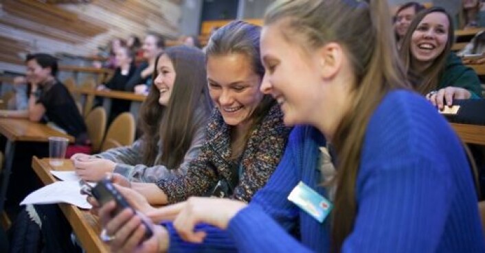 Rask respons på læring, sosialt samspill og lek. Det er tre stikkord for hva utviklerne vil med Kahoot! Her studenter ved NTNU i full gang med å spille. (Foto: Kai Torgeir Dragland, NTNU) Rask respons på læring, sosialt samspill og lek. Det er tre stikkord for hva utviklerne vil med Kahoot! Her studenter ved NTNU i full gang med å spille. (Foto: Kai Torgeir Dragland, NTNU)
