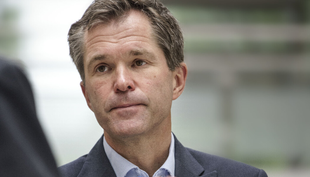 John-Arne Røttingen er direktør i Norges Forskningsråd og koordinerer WHOs globale Solidarity trial som skal finne og teste aktuelle behandlinger mot covid-19. Solidarity har avsluttet sine studier av malariamedisinen hydroksyklorokin og kombinasjonen av hiv-medisinene lopinavir og ritonavir. En ekspertgruppe jobber nå med å finne nye legemidler som studien kan teste. John-Arne Røttingen er direktør i Norges Forskningsråd og koordinerer WHOs globale Solidarity trial som skal finne og teste aktuelle behandlinger mot covid-19. Solidarity har avsluttet sine studier av malariamedisinen hydroksyklorokin og kombinasjonen av hiv-medisinene lopinavir og ritonavir. En ekspertgruppe jobber nå med å finne nye legemidler som studien kan teste.