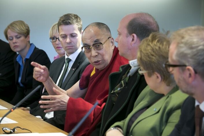 - Det er fullt forståelig at norske myndigheter ikke vil sende signaler til Kina som ødelegger for norske arbeidsplasser, sier statsviter Tor Georg Jakobsen ved NTNU. (Foto: Scanpix, Heiko Junge) - Det er fullt forståelig at norske myndigheter ikke vil sende signaler til Kina som ødelegger for norske arbeidsplasser, sier statsviter Tor Georg Jakobsen ved NTNU. (Foto: Scanpix, Heiko Junge)
