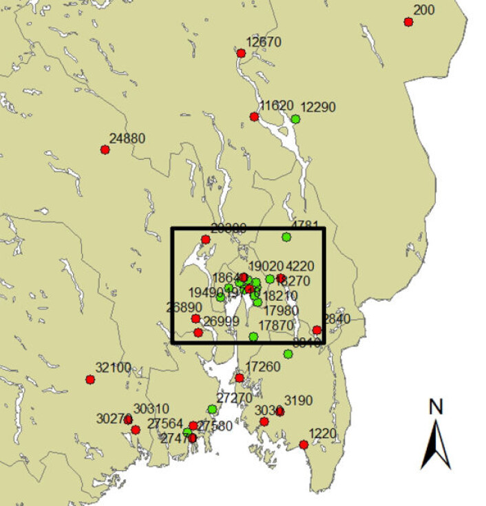Ploviometerstasjoner for kontinuerlig nedbørmåling på Østlandet. Rødmerkede er nedlagte målestasjoner. (Foto: (Figur: Ødemark et al, 2012)) Ploviometerstasjoner for kontinuerlig nedbørmåling på Østlandet. Rødmerkede er nedlagte målestasjoner. (Foto: (Figur: Ødemark et al, 2012))