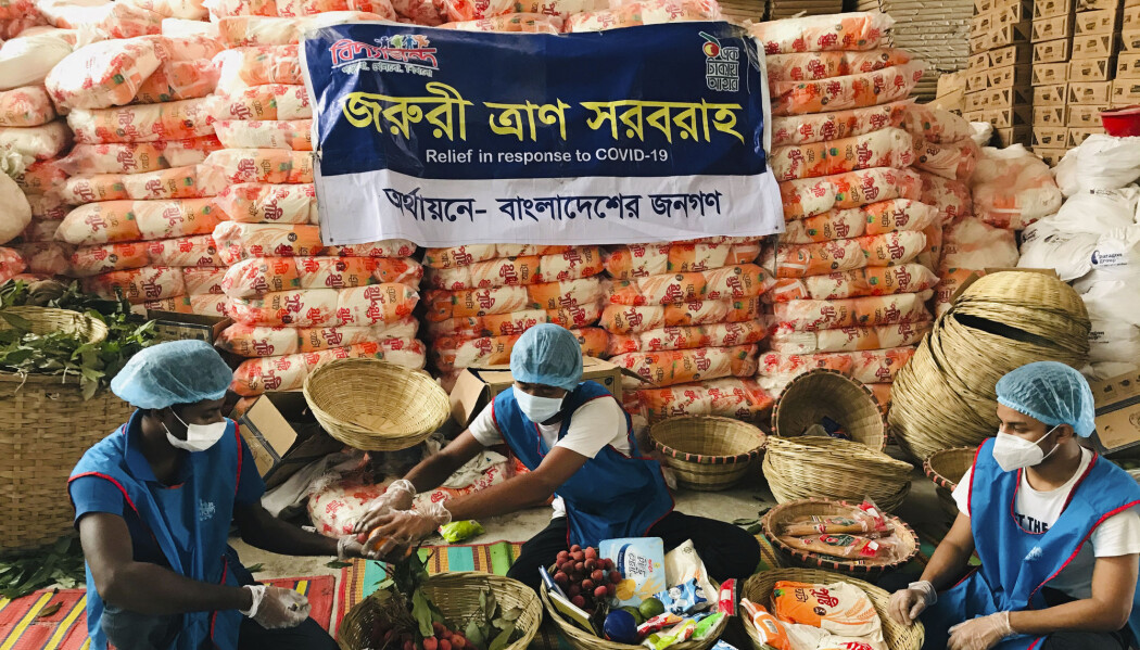 Krisehjelp gjøres klar til å deles ut i Dhaka, Bangladesh. Landet er ett av flere som nå opplever å få langt færre penger sendt hjem fra arbeidere utenlands som følge av koronakrisen. Krisehjelp gjøres klar til å deles ut i Dhaka, Bangladesh. Landet er ett av flere som nå opplever å få langt færre penger sendt hjem fra arbeidere utenlands som følge av koronakrisen.