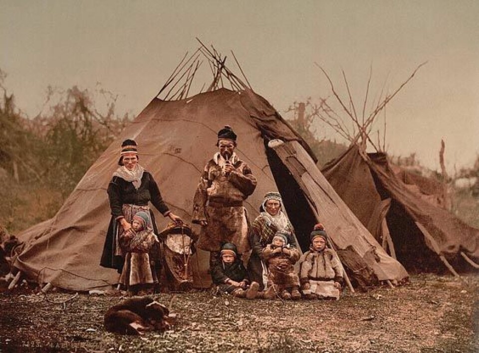 'Den samiske boformen har variert med tidene selv om vi har et stereotypisk bilde av den, representert av denne familien fra 1900.'