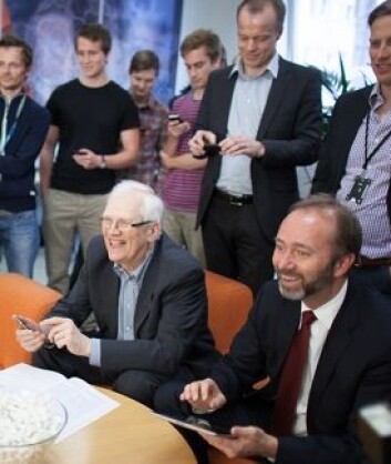 NTNU-rektor Torbjørn Digernes spiller Kahoot! mot næringsminister Trond Giske. (Foto: Kai Torgeir Dragland, NTNU) NTNU-rektor Torbjørn Digernes spiller Kahoot! mot næringsminister Trond Giske. (Foto: Kai Torgeir Dragland, NTNU)