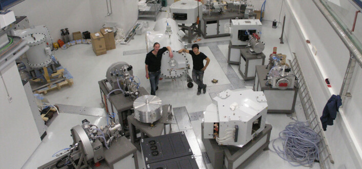 En ny atomakselerator har ankommet Aarhus Universitet og blir klargjort til bruk. (Foto: Jan Heinemeier) En ny atomakselerator har ankommet Aarhus Universitet og blir klargjort til bruk. (Foto: Jan Heinemeier)