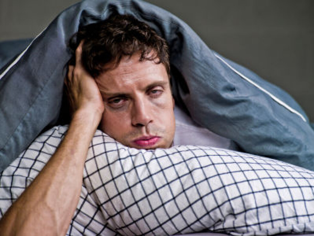 Hver høst går sykefraværet opp. Vi er friskest om sommeren, så kommer høstforkjølelsene og sender oss under dyna. (Foto: iStockphoto) Hver høst går sykefraværet opp. Vi er friskest om sommeren, så kommer høstforkjølelsene og sender oss under dyna. (Foto: iStockphoto)