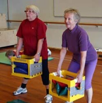 Styrketrening kan gjøres enkelt og funksjonelt. (Foto: NIH) Styrketrening kan gjøres enkelt og funksjonelt. (Foto: NIH)