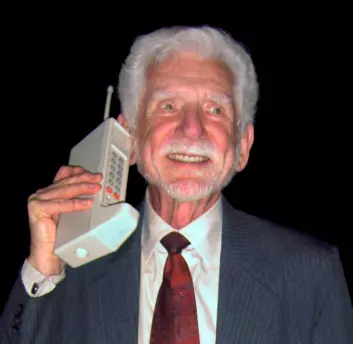 Martin Cooper ledet teamet i Motorola som utviklet verdens første håndholdte mobil, Motorola DynaTAC 8000X. (Foto: Rico Shen, GNU Free Documentation License.)