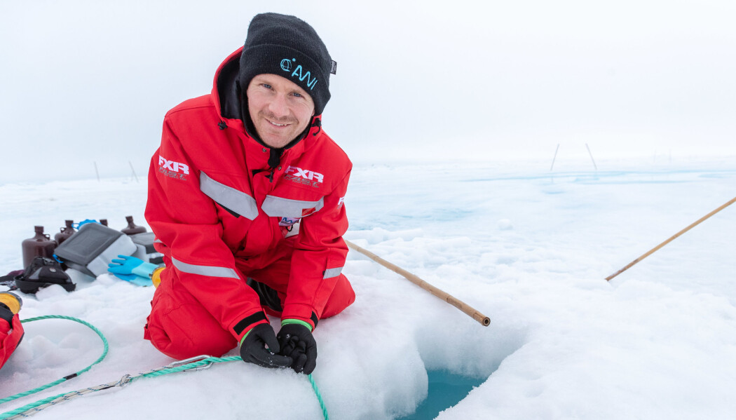 Mikrobiolog Oliver Müller ved UiB på isen i Polhavet Mikrobiolog Oliver Müller ved UiB på isen i Polhavet