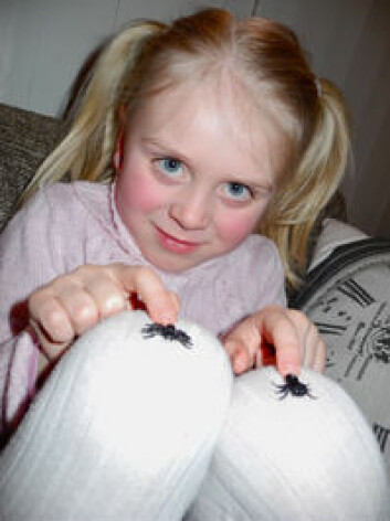 Amelie Mogaard på fem år var livredd innsekter. Etter en sakte tilvenning er hun kvitt frykten. (Foto: UiT) Amelie Mogaard på fem år var livredd innsekter. Etter en sakte tilvenning er hun kvitt frykten. (Foto: UiT)