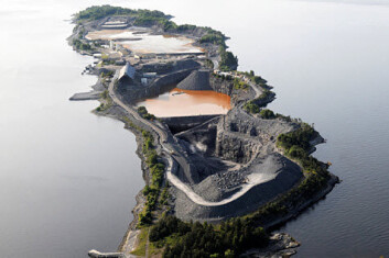 Norges største mottaksanlegg for farlig avfall ligger i et tidligere kalksteinsbrudd på Langøya i Ytre Oslofjord. (Foto: NOAH) Norges største mottaksanlegg for farlig avfall ligger i et tidligere kalksteinsbrudd på Langøya i Ytre Oslofjord. (Foto: NOAH)