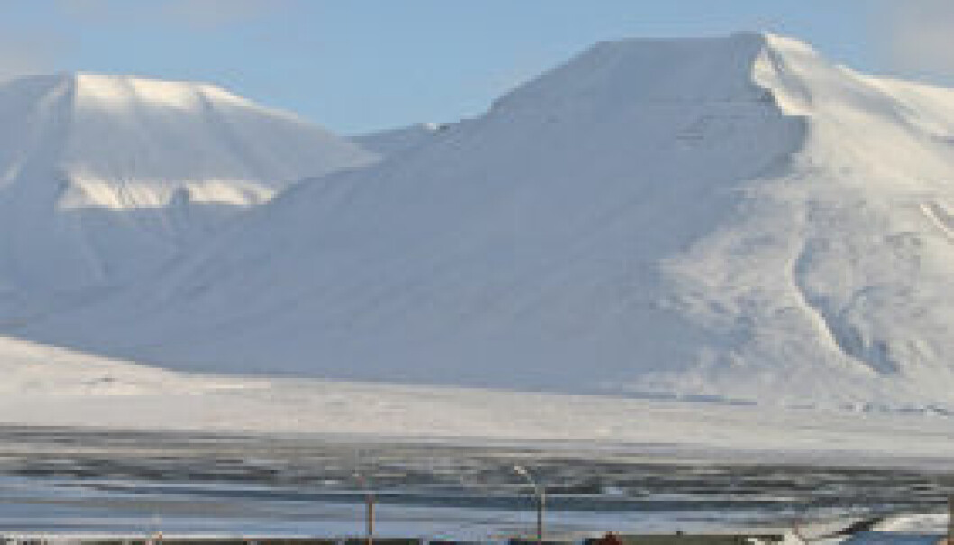 Aktive PCB-kilder på Svalbard