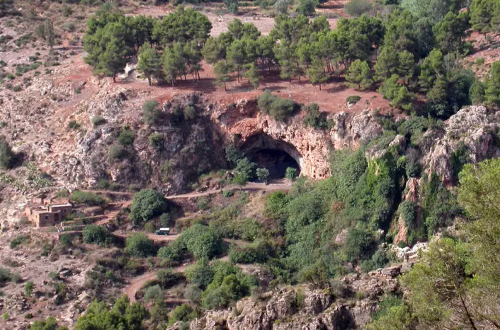 Grotten hvor de 52 skjelettene er funnet. (Foto: Ian Cartwright)
