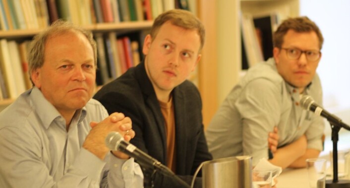 Tore Bjørgo (t.v), Lars Erik Berntzen og Jacob Ravndal forsker alle på høyreekstreme grupper. På et seminar fredag kom det fram at flere forskere hadde fått henvendelser fra Anders Behring Breivik, som ønsker at de skal intervjue ham. (Foto: Johanne Severinsen) Tore Bjørgo (t.v), Lars Erik Berntzen og Jacob Ravndal forsker alle på høyreekstreme grupper. På et seminar fredag kom det fram at flere forskere hadde fått henvendelser fra Anders Behring Breivik, som ønsker at de skal intervjue ham. (Foto: Johanne Severinsen)
