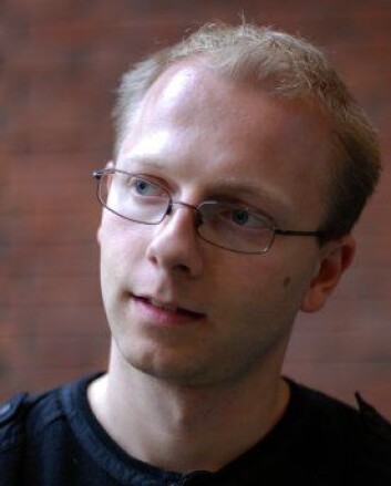 Bjørn Hallvard Samset er selverklært 'fysiker på sin hals', og studerer små partikler i atmosfæren, som forsker ved CICERO Senter for klimaforskning. Studerte før enda mindre partikler ved CERN i Sveits, da ansatt ved Fysisk Institutt på Universitetet i Oslo. (Foto: Universitetet i Oslo) Bjørn Hallvard Samset er selverklært 'fysiker på sin hals', og studerer små partikler i atmosfæren, som forsker ved CICERO Senter for klimaforskning. Studerte før enda mindre partikler ved CERN i Sveits, da ansatt ved Fysisk Institutt på Universitetet i Oslo. (Foto: Universitetet i Oslo)