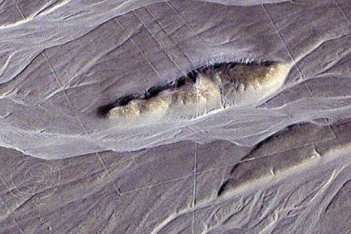 Nazcafolket laga mystiske linjer og geometriske mønster i ørkenen. Formasjonane på biletet viste seg å skjule ein labyrint. (Foto: Clive Ruggles) Nazcafolket laga mystiske linjer og geometriske mønster i ørkenen. Formasjonane på biletet viste seg å skjule ein labyrint. (Foto: Clive Ruggles)