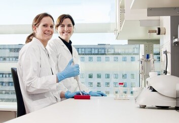 Stipendiatene Anita Sveen (t.v.) og Trude H. Ågesen (t.h.), som begge avla sin doktorgrad i 2012, har stått for utviklingen av de prognostiske testene. Foto: privat Stipendiatene Anita Sveen (t.v.) og Trude H. Ågesen (t.h.), som begge avla sin doktorgrad i 2012, har stått for utviklingen av de prognostiske testene. Foto: privat