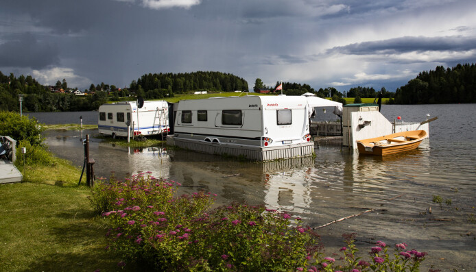 Det har vært flom på Østlandet også i sommer. Her har Mjøsa oversvømt Steinvik Camping ved Moelv i juni. Det har vært flom på Østlandet også i sommer. Her har Mjøsa oversvømt Steinvik Camping ved Moelv i juni.