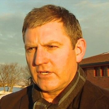 Hans Kristian Norset, leder av ei gruppering av de mest støyutsatte ved den kommende kampflybasen på Ørland. (Foto: NRK) Hans Kristian Norset, leder av ei gruppering av de mest støyutsatte ved den kommende kampflybasen på Ørland. (Foto: NRK)