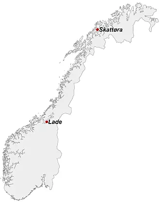 Lade flyplass i Trondheim og Skattøra flystasjon i Tromsø. Kartgrunnlag: Kartverket.
