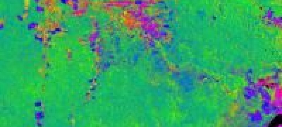 'Satellittbilde av Perus regnskog. Blå og røde områder er berørt av menneskelig aktivitet'