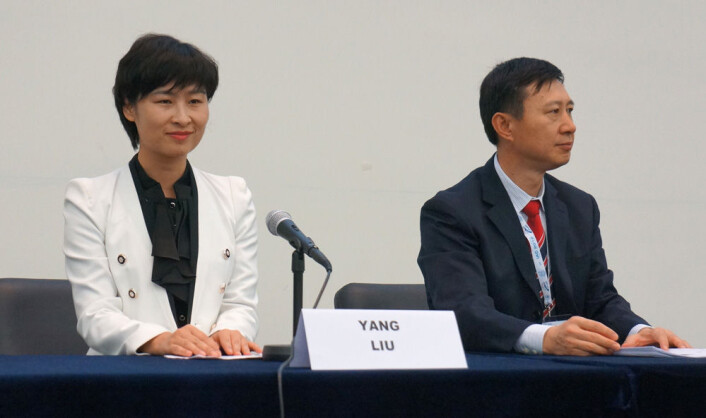 Liu Yang, taikonaut (t.v), og Wang Zhaoyao, leder av China Manned Space Engineering Office, (Foto: Arnfinn Christensen) Liu Yang, taikonaut (t.v), og Wang Zhaoyao, leder av China Manned Space Engineering Office, (Foto: Arnfinn Christensen)