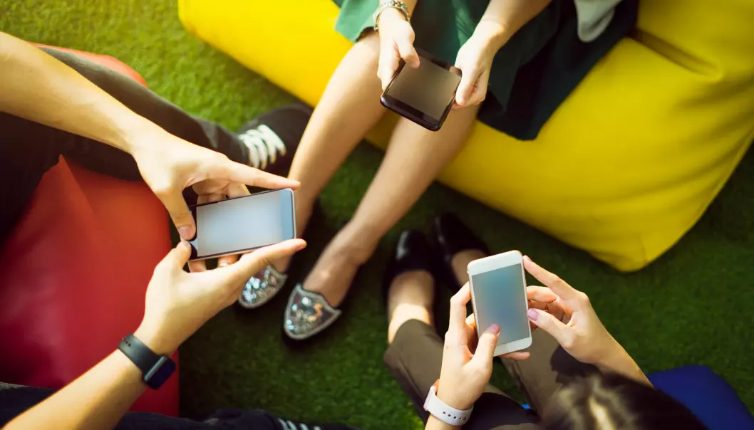 Unge bør få mer korona-informasjon på sosiale medier, mener forskere