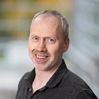 Mons Bendixen er professor ved psykologisk institutt på NTNU. Han forteller at sjalusi i utgangspunktet ikke er negativt - men at vi må skille mellom normal sjalusi og sykelig sjalusi. Mons Bendixen er professor ved psykologisk institutt på NTNU. Han forteller at sjalusi i utgangspunktet ikke er negativt - men at vi må skille mellom normal sjalusi og sykelig sjalusi.