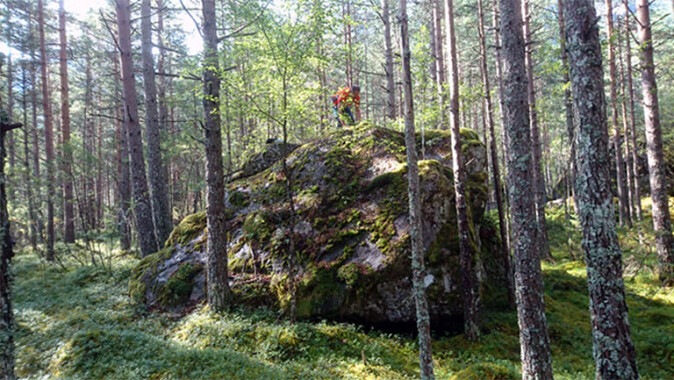 Prøvetaking for datering. Forskerne valgte store blokker med flate overflater og med en gjennomsnittlig diameter på flere meter. Prøvetaking for datering. Forskerne valgte store blokker med flate overflater og med en gjennomsnittlig diameter på flere meter.