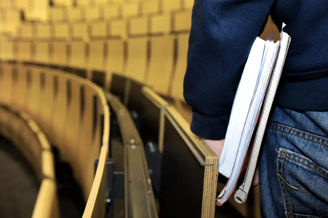 En stadig høyere andel av dem som starter på studier for første gang har fullført etter åtte år. En stadig høyere andel av dem som starter på studier for første gang har fullført etter åtte år.