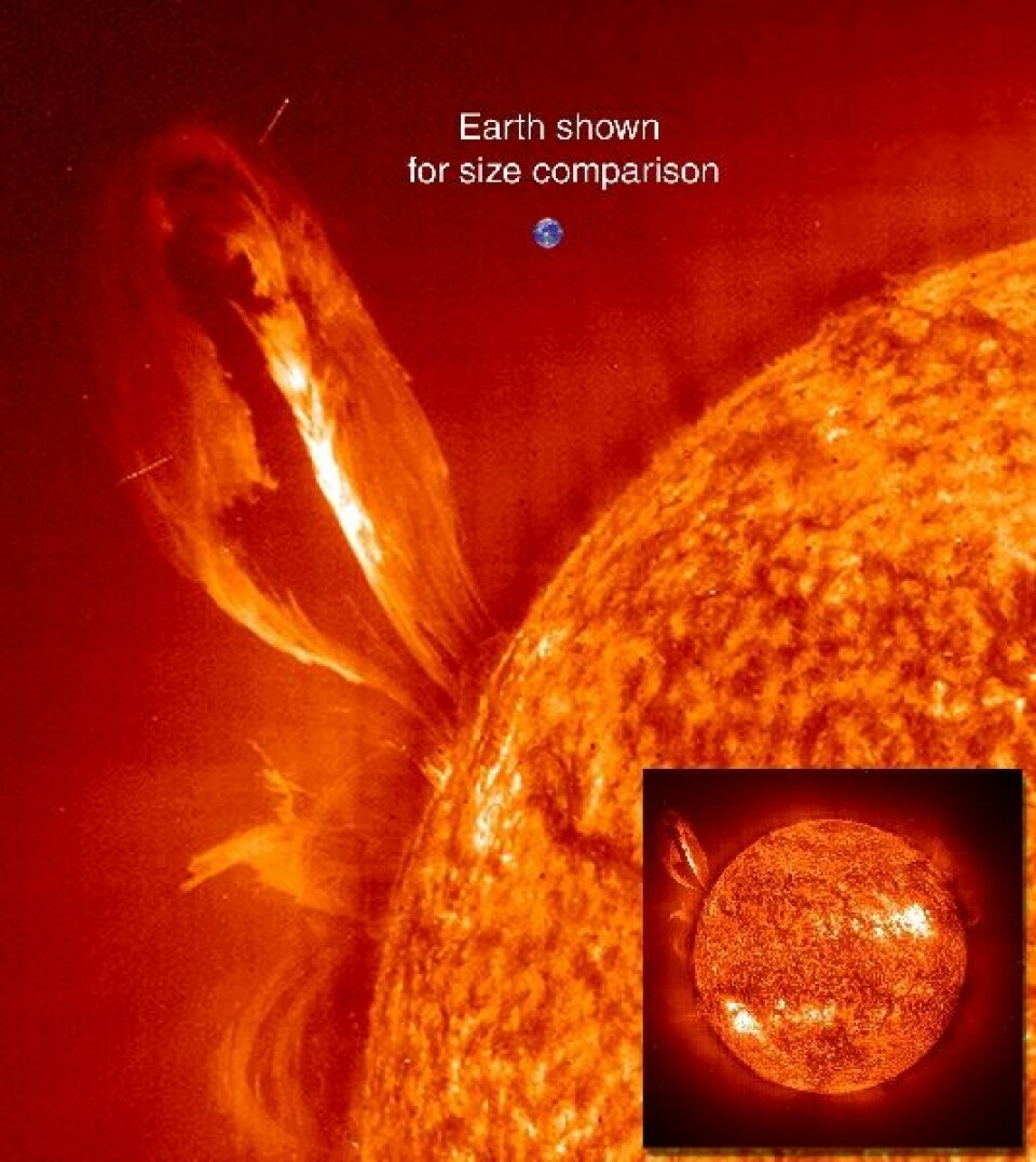 'Dette bildet viser et solutbrudd som fant sted 24. juli 1999. Jordkloden er lagt inn for å gi et inntrykk av størrelsen på fenomenet.'