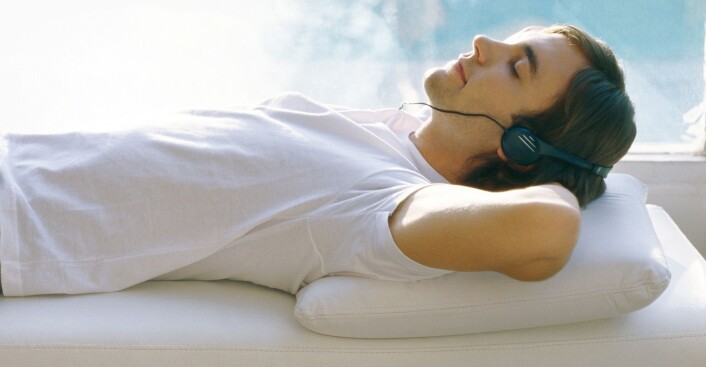 Hjernen ser ut til å følge musikkens rytme, dette kan forklare musikks beroligende effekt. (Foto: Colourbox) Hjernen ser ut til å følge musikkens rytme, dette kan forklare musikks beroligende effekt. (Foto: Colourbox)