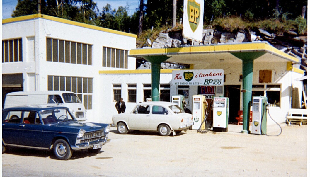 BP-stasjonen på Tingvoll i Møre og Romsdal. Bildet er trolig tatt i 1967. BP-stasjonen på Tingvoll i Møre og Romsdal. Bildet er trolig tatt i 1967.
