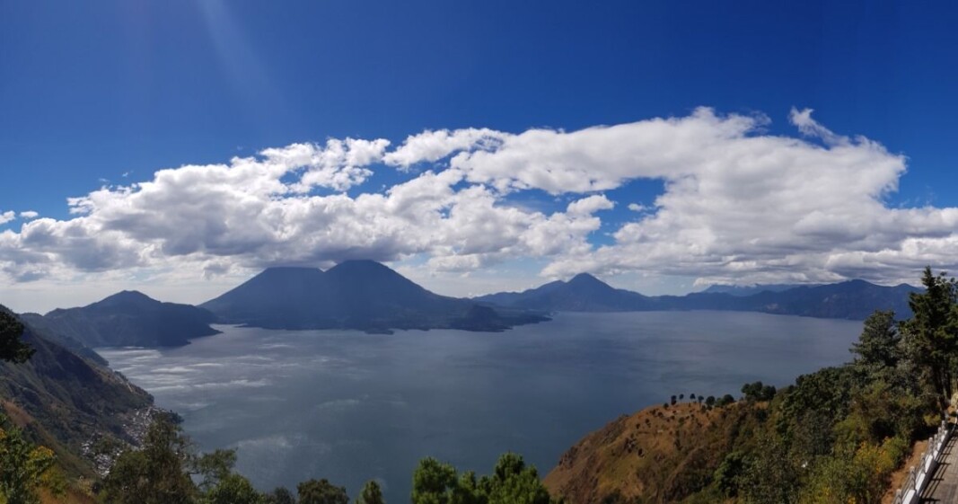 Super volcanoes can cause major destruction. This is the caldera after the volcano Los Chocoyos in Guatemala, now the beautiful Lake Atitlán. Super volcanoes can cause major destruction. This is the caldera after the volcano Los Chocoyos in Guatemala, now the beautiful Lake Atitlán.