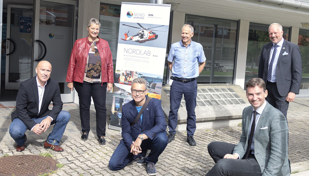 Fra venstre seniorrådgiver Erlend Hagenes, rektor Hanne Solheim Hansen, fiskeri- og sjømatminister Odd Emil Ingebrigtsen, professor Odd Jarl Borch, forsknings- og høyere utdanningsminister Henrik Asheim og dekan Erlend Bullvåg. Fra venstre seniorrådgiver Erlend Hagenes, rektor Hanne Solheim Hansen, fiskeri- og sjømatminister Odd Emil Ingebrigtsen, professor Odd Jarl Borch, forsknings- og høyere utdanningsminister Henrik Asheim og dekan Erlend Bullvåg.