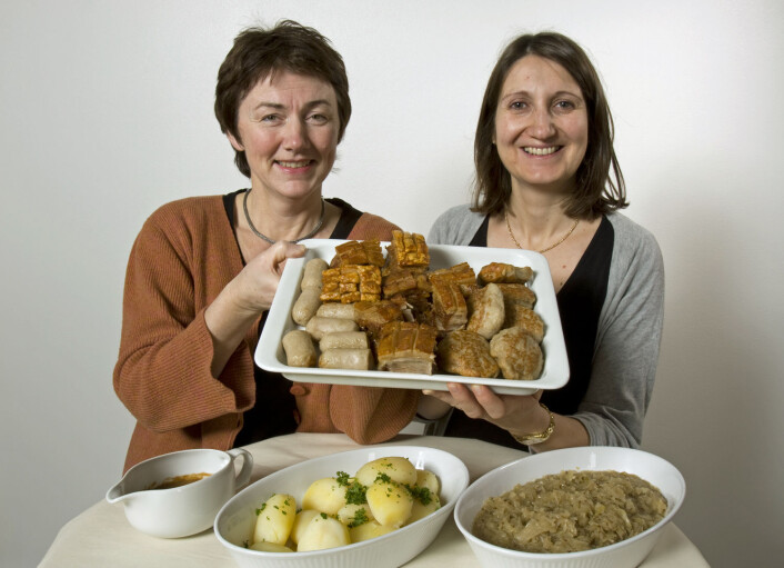 Margrethe Hersleth (til venstre, her sammen med Valérie Lengard Almli) forklarer hvorfor du har lyst på dessert etter en bedre middag. (Foto: Kjell J. Merok, Nofima) Margrethe Hersleth (til venstre, her sammen med Valérie Lengard Almli) forklarer hvorfor du har lyst på dessert etter en bedre middag. (Foto: Kjell J. Merok, Nofima)