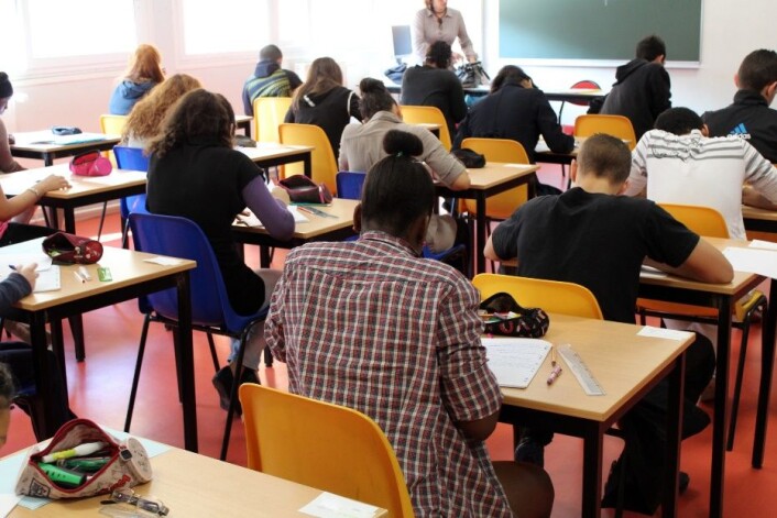 Elever i tiendeklasse får en avgangskarakter som er 0,1 prosentpoeng lavere hvis det er 25 i stedet for 15 elever i klassen. (Foto: Drivepix/Microstock) Elever i tiendeklasse får en avgangskarakter som er 0,1 prosentpoeng lavere hvis det er 25 i stedet for 15 elever i klassen. (Foto: Drivepix/Microstock)