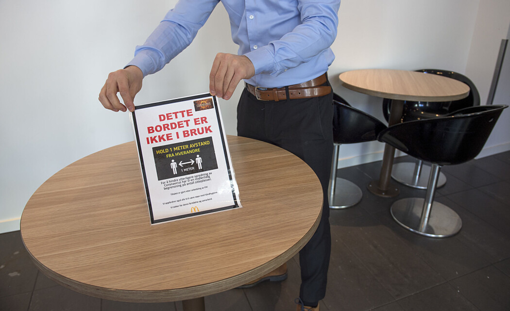 Serveringsbransjen har mistet nesten hver fjerde arbeidsplass med en nedgang på 23,8 prosent fra juli i fjor til juli i år. Serveringsbransjen har mistet nesten hver fjerde arbeidsplass med en nedgang på 23,8 prosent fra juli i fjor til juli i år.