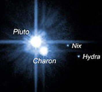 "Romteleskopet Hubble tok dette bildet av Pluto med de to nye månene Nix og Hydra 15. mai 2005. Foto: NASA" "Romteleskopet Hubble tok dette bildet av Pluto med de to nye månene Nix og Hydra 15. mai 2005. Foto: NASA"