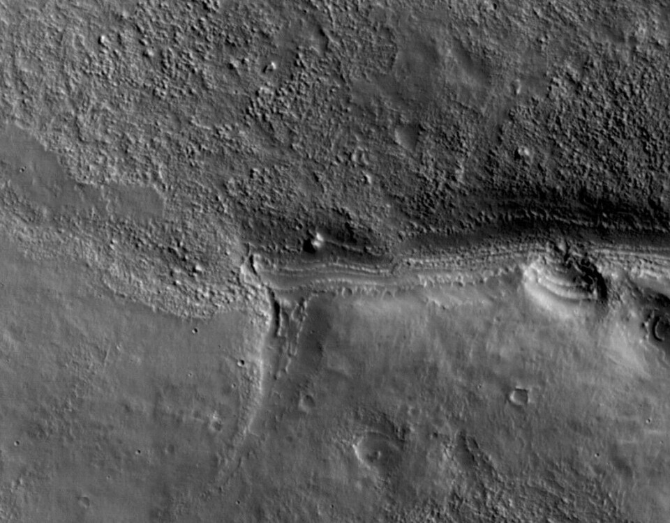 'Utsnitt av bildet ovenfor. Allerede fra nærmere 2500 kilometers avstand tar HiRISE skarpe bilder. Dermed vil bildene bli meget detaljerte når MRO innleder sitt vitenskapelige oppdrag fra bare 250 kilometers avstand til høsten. Foto: NASA/JPL-Caltech/University of Arizona.'