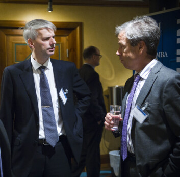 Professor Øystein Thøgersen (t.v.) og sentralbanksjef Øystein Olsen. (Foto: NHH) Professor Øystein Thøgersen (t.v.) og sentralbanksjef Øystein Olsen. (Foto: NHH)