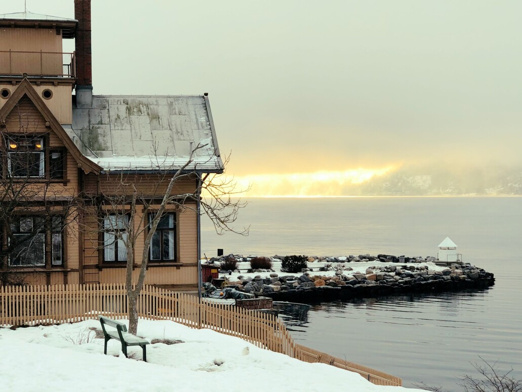 Kystbyen Drøbak i Frogn kommune ligger vakkert til ved Oslofjorden. Om noen år kan hver fjerde innbygger være en eldre person over 70 år. Det samme kan skje i Moss, Larvik, Færder og svært mange distriktskommuner. Kystbyen Drøbak i Frogn kommune ligger vakkert til ved Oslofjorden. Om noen år kan hver fjerde innbygger være en eldre person over 70 år. Det samme kan skje i Moss, Larvik, Færder og svært mange distriktskommuner.