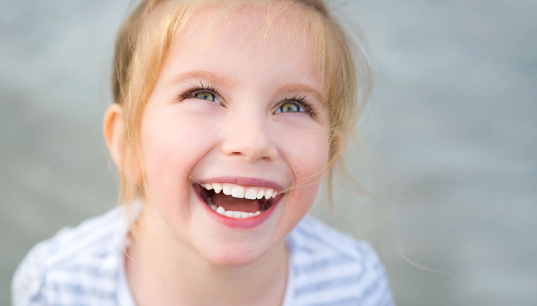 Om du smiler skjer det positive ting i hjernen din, selv om du egentlig ikke er så glad. Det kan gjøre deg glad. Om du smiler skjer det positive ting i hjernen din, selv om du egentlig ikke er så glad. Det kan gjøre deg glad.