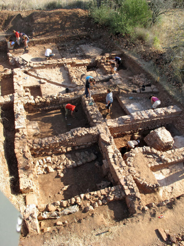 Marmorplaten ble funnet under utgraving av denne romerske villaen nær Silves i Algarve sør i Portugal. Utgravingene fortsetter i sommer. Foreløpig er 160 kvadratmeter av villaen avdekket. (Foto: Dennis Graen/FSU) Marmorplaten ble funnet under utgraving av denne romerske villaen nær Silves i Algarve sør i Portugal. Utgravingene fortsetter i sommer. Foreløpig er 160 kvadratmeter av villaen avdekket. (Foto: Dennis Graen/FSU)