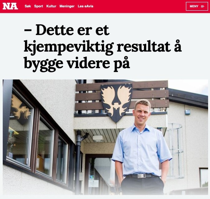 Ordfører Stian Brekkvassmo i Namsskogan kommune i tidligere Nord-Trøndelag smiler godt i Namdalsavisa etter at han har fått vite om utsiktene for befolkningsutviklingen i kommunen. Ordfører Stian Brekkvassmo i Namsskogan kommune i tidligere Nord-Trøndelag smiler godt i Namdalsavisa etter at han har fått vite om utsiktene for befolkningsutviklingen i kommunen.