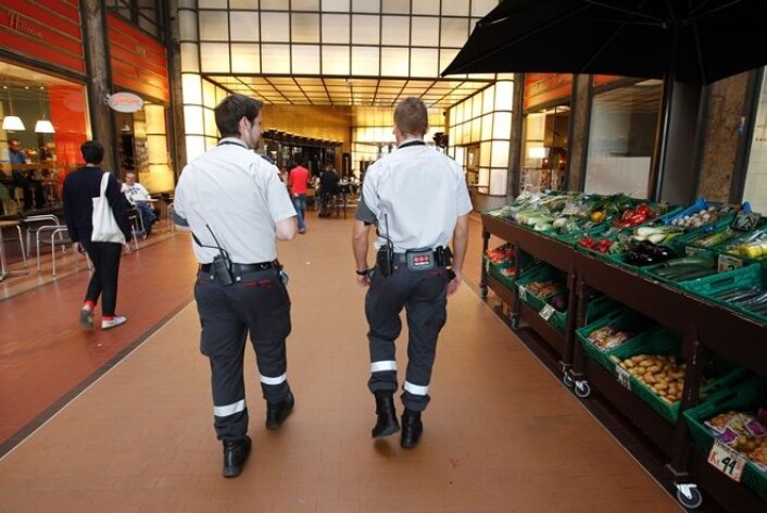 - Sikkerheit og risikovurdering har blitt eit ekspertisefelt og ei stadig heitare salsvare, seier Åse Gilje Østensen. (Foto: Scanpix, Lise Åserud) - Sikkerheit og risikovurdering har blitt eit ekspertisefelt og ei stadig heitare salsvare, seier Åse Gilje Østensen. (Foto: Scanpix, Lise Åserud)